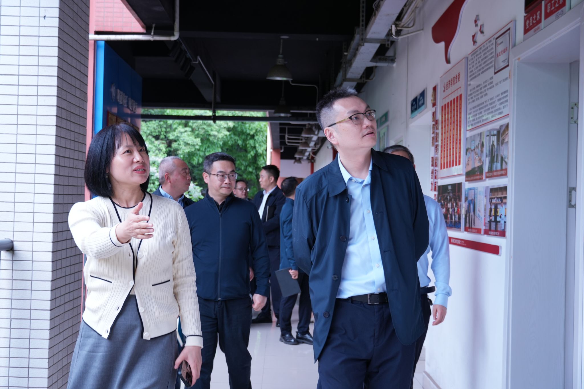 温涛校长带队到yl34511线路中心、金融学院开展学科、专业及一体化建设4.JPG